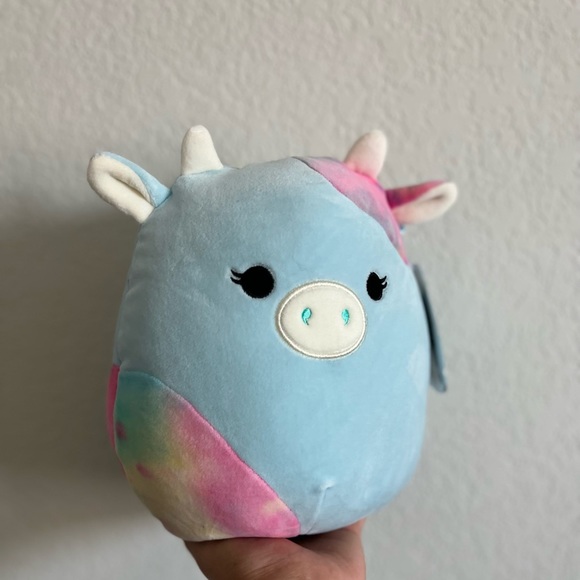New Caedia the Cow Squishmallow - Picture 4 of 9